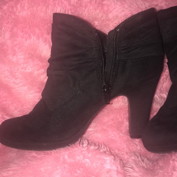 black heeled boots, swede , mint condition. - Picture 2 of 3